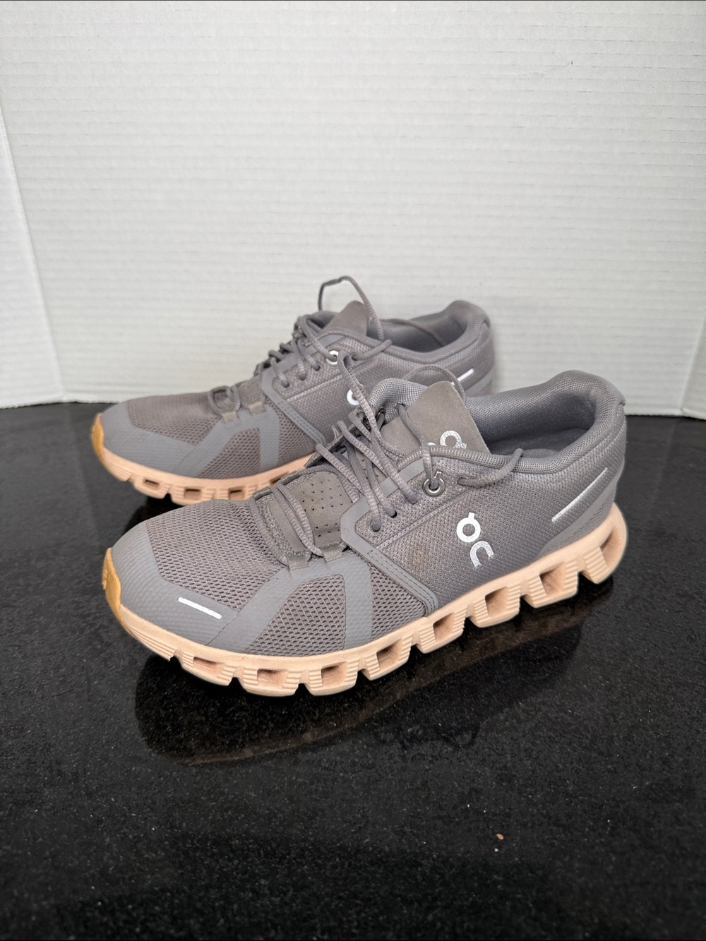 On Cloud 5 Women's Running Shoes Size 7.5 Grey Pink